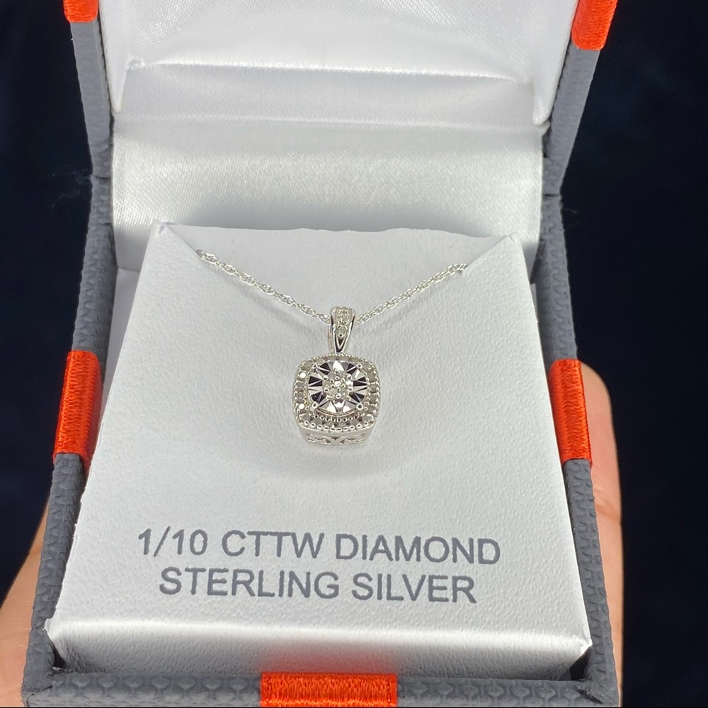 1/10 CT. TW Diamond Sterling Silver Pendant Neckla
